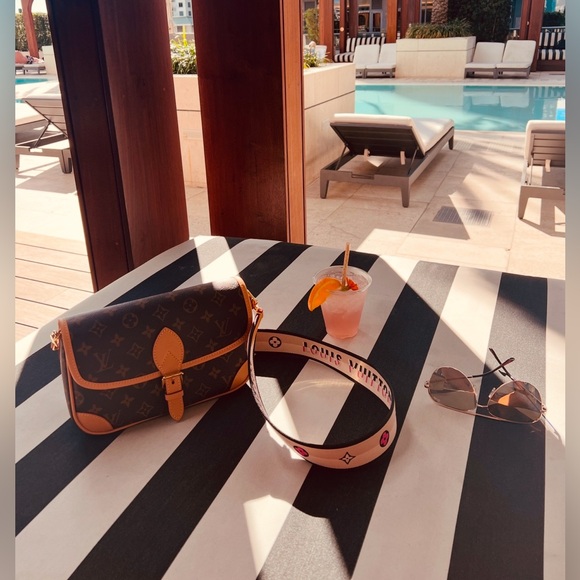 LOUIS VUITTON Diane Satchel - Picture 1 of 11